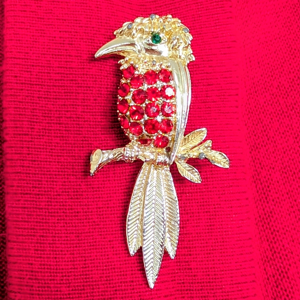 VTG Gold-Tone Parrot Bird Brooch with Red Crystal Accents Retro Figural Whimy